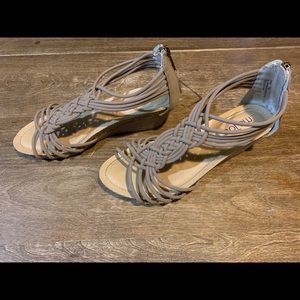 Me too brand size 7 nude braided mini wedge